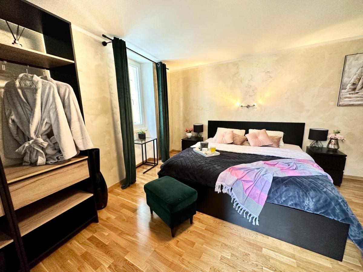 Romeo Apartments Rovigno Exteriör bild